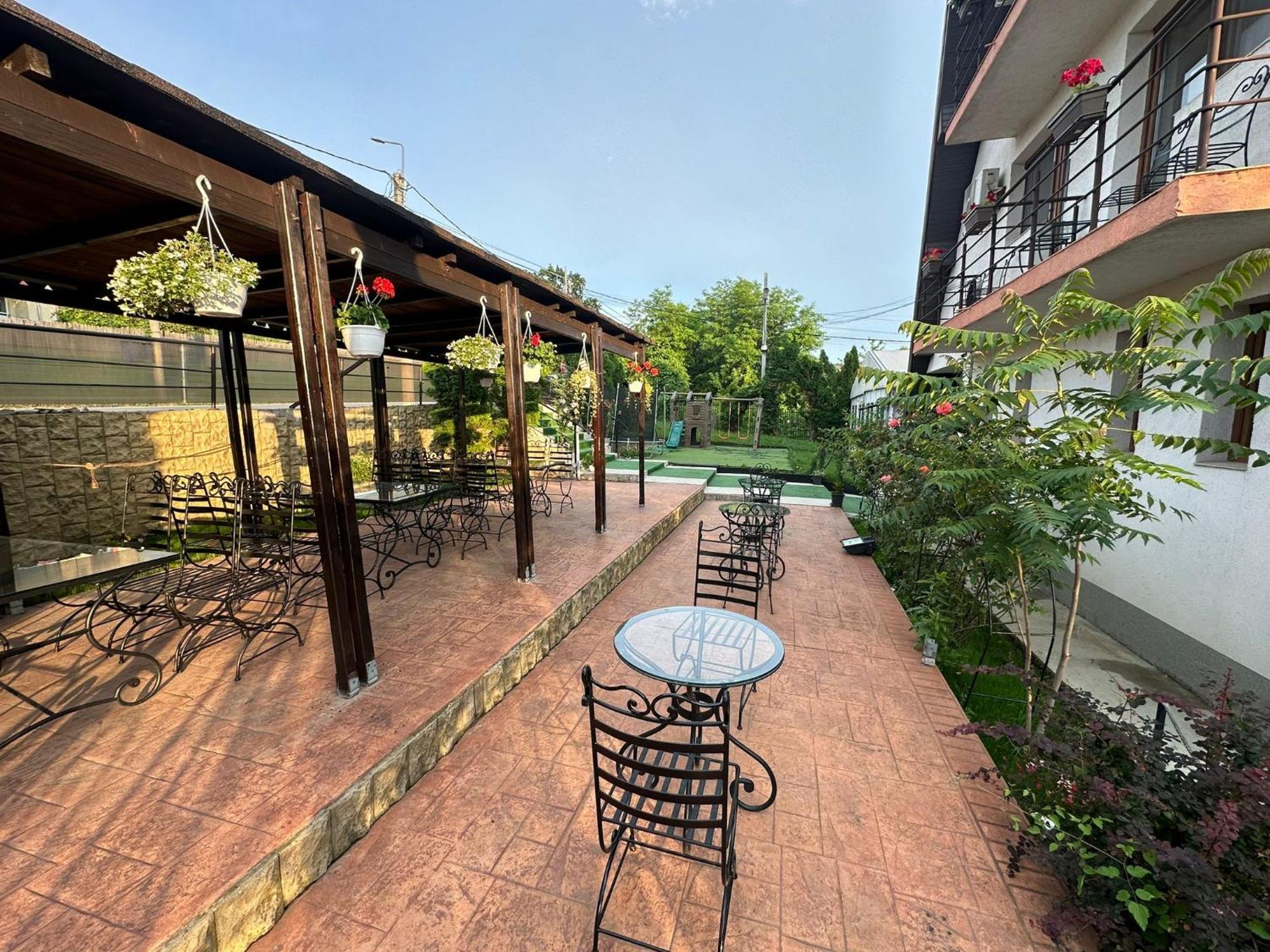 Shamrock Inn Iasi Exterior foto